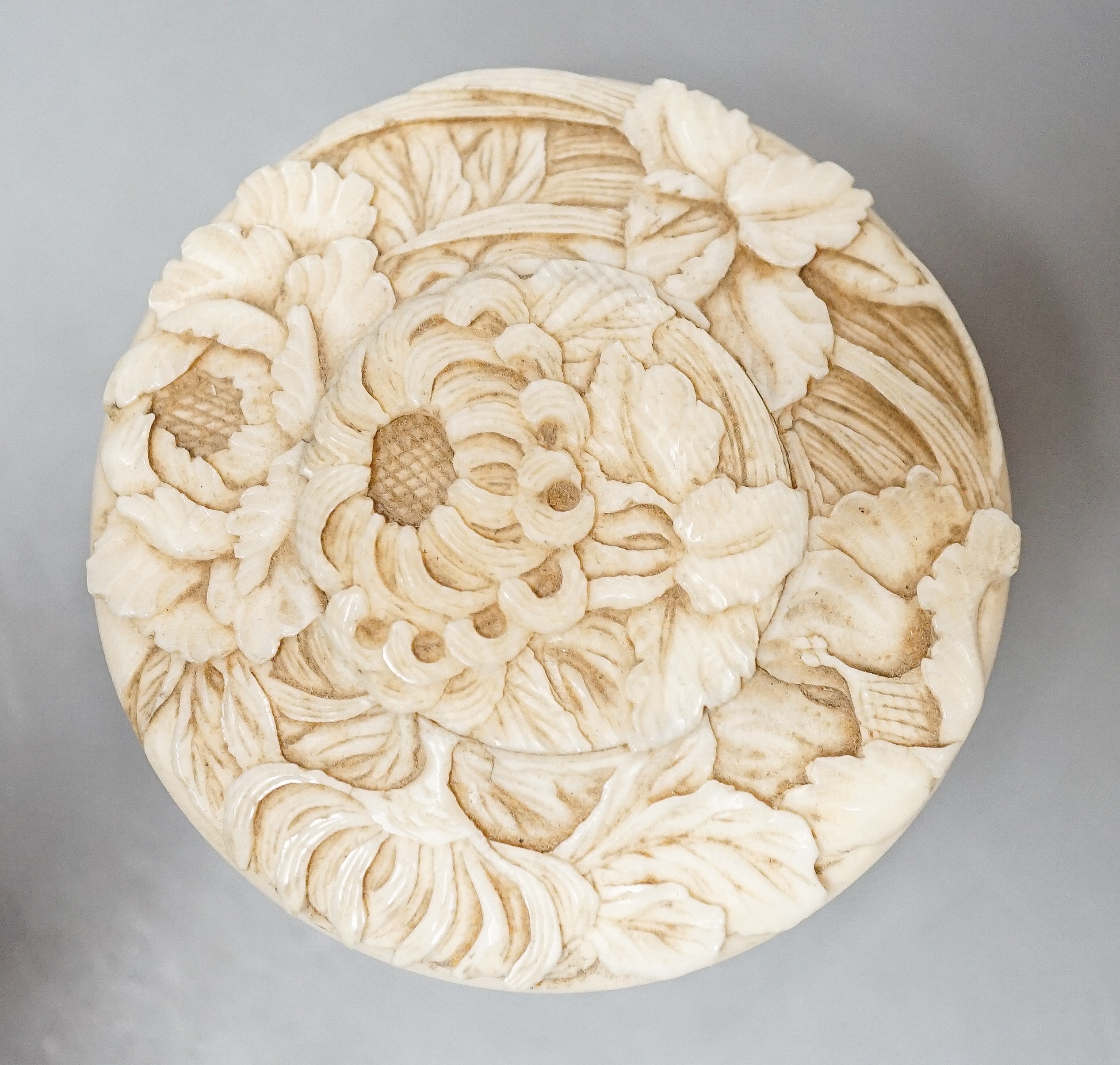 A Meiji period Japanese carved ivory lidded box 6.5cm diameter